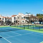 Sleek 2Br-Pool, Yoga Rm, Gym, Cabanas, Bbq,Prkng