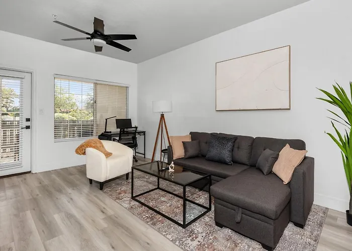 Sleek 2Br-Pool, Yoga Rm, Gym, Cabanas, Bbq,Prkng
