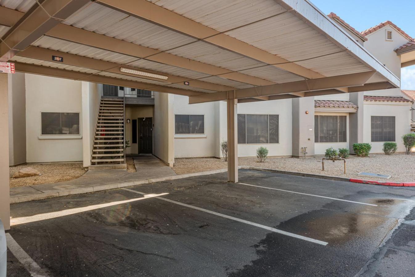 Apartment Sleek 2br-pool, Yoga Rm, Gym, Cabanas, Bbq,prkng