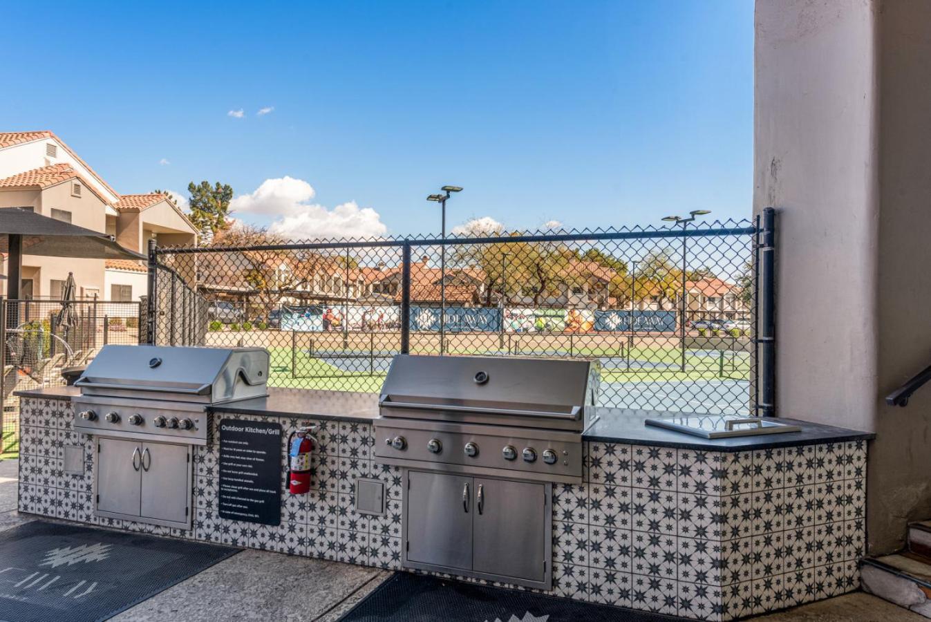 Sleek 2br-pool, Yoga Rm, Gym, Cabanas, Bbq,prkng Apartment *