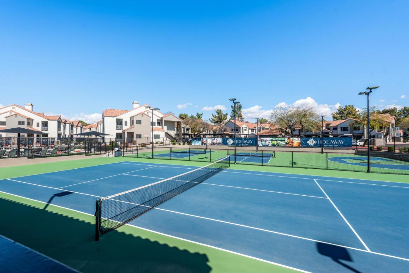 Sleek 2br-pool, Yoga Rm, Gym, Cabanas, Bbq,prkng * Scottsdale