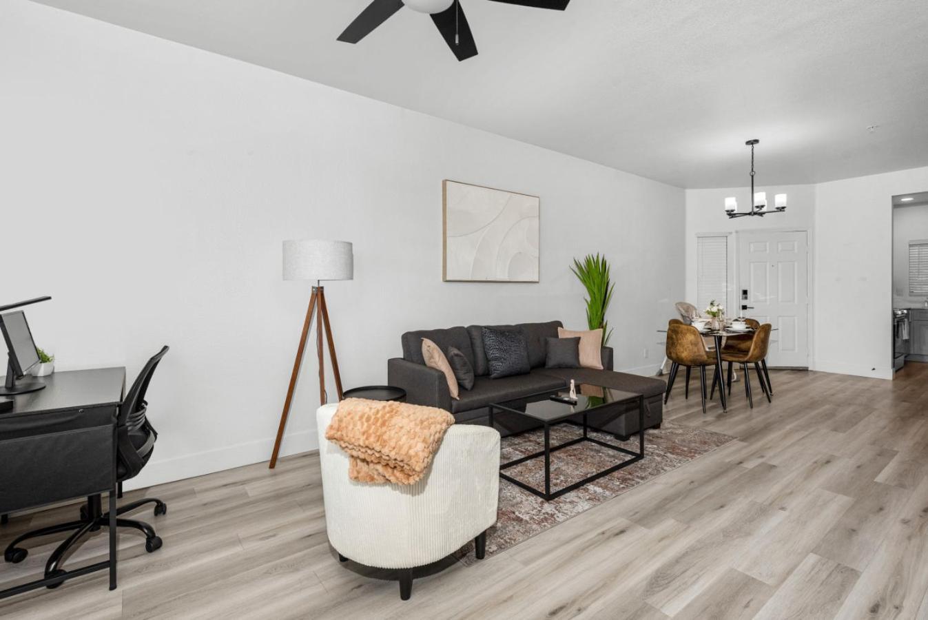 Sleek 2br-pool, Yoga Rm, Gym, Cabanas, Bbq,prkng Apartment Scottsdale