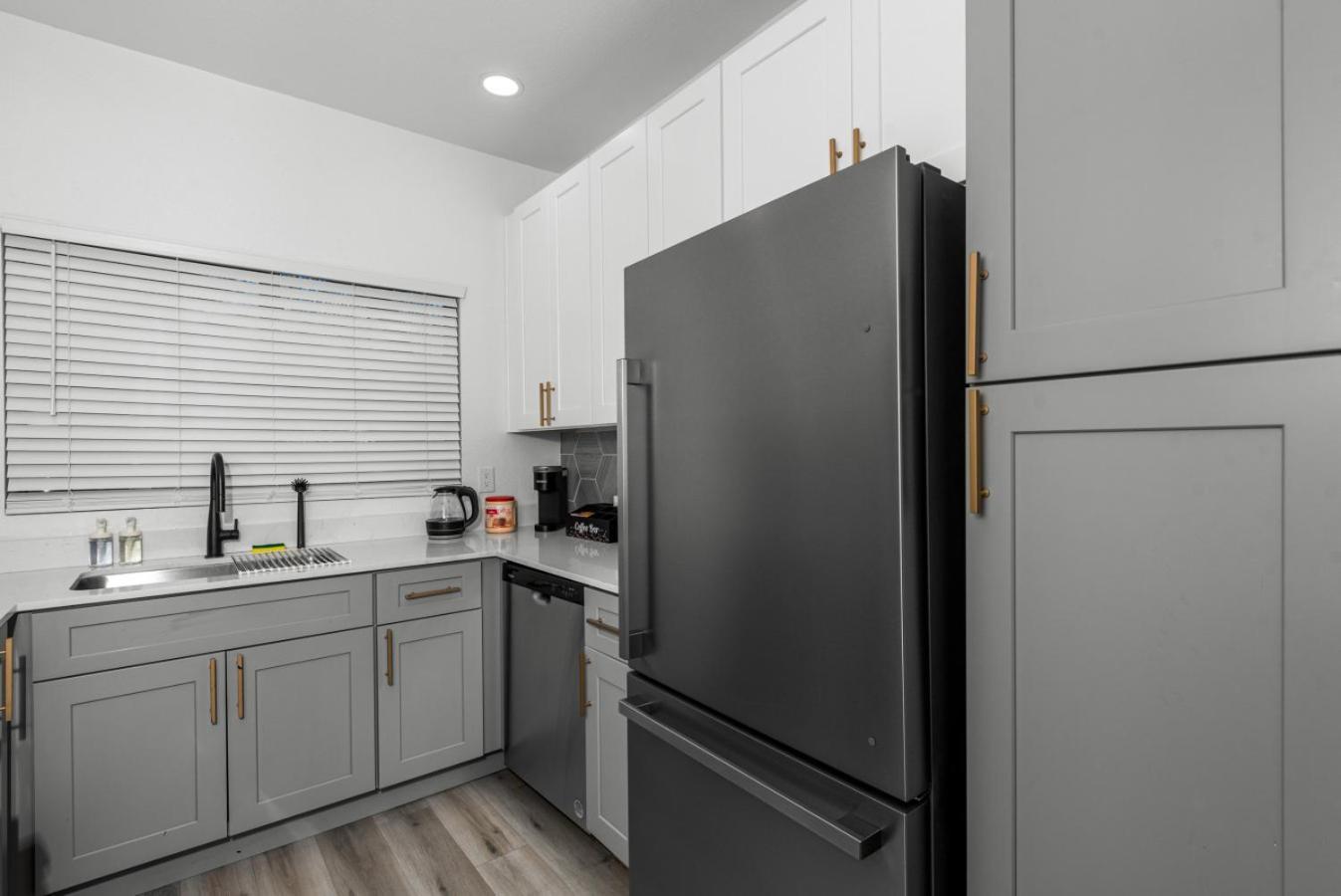 Sleek 2br-pool, Yoga Rm, Gym, Cabanas, Bbq,prkng Scottsdale