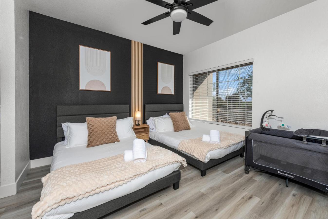 Apartment Sleek 2br-pool, Yoga Rm, Gym, Cabanas, Bbq,prkng Scottsdale