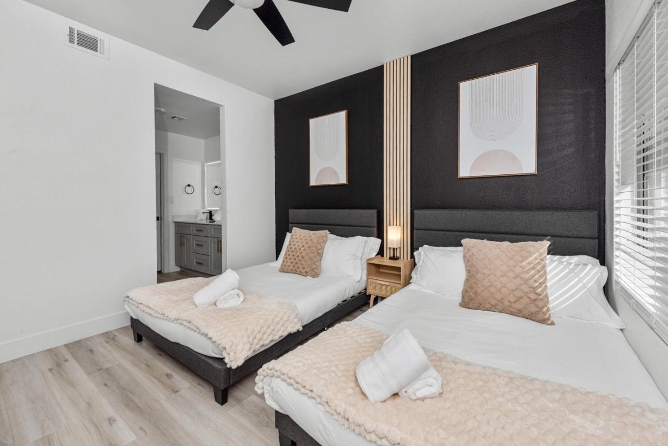 Sleek 2br-pool, Yoga Rm, Gym, Cabanas, Bbq,prkng