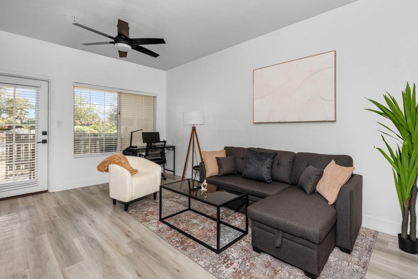 Sleek 2br-pool, Yoga Rm, Gym, Cabanas, Bbq,prkng Apartment Scottsdale
