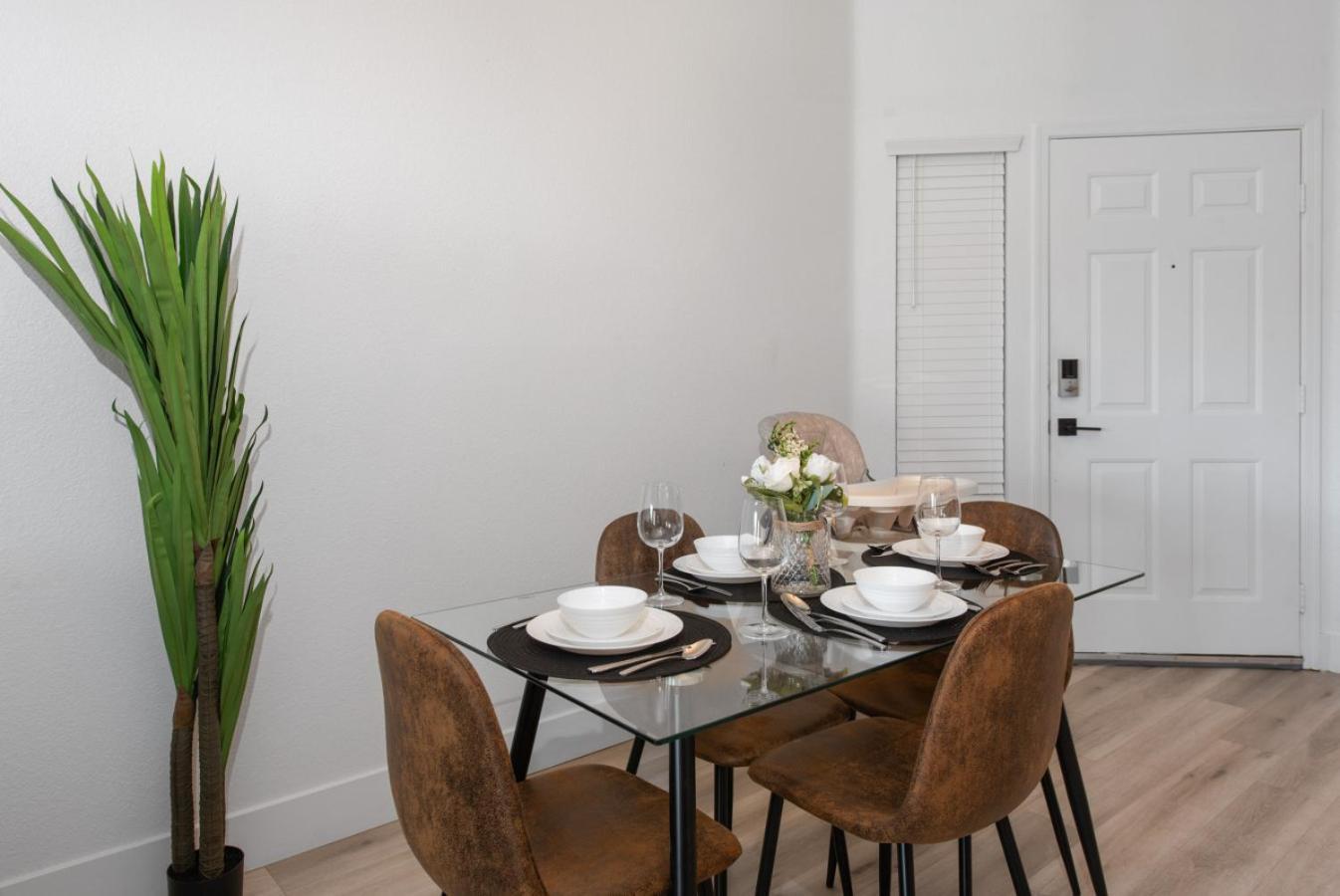Sleek 2br-pool, Yoga Rm, Gym, Cabanas, Bbq,prkng *