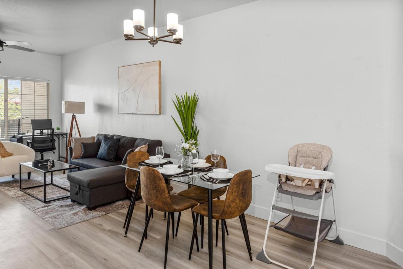 Sleek 2br-pool, Yoga Rm, Gym, Cabanas, Bbq,prkng Apartment